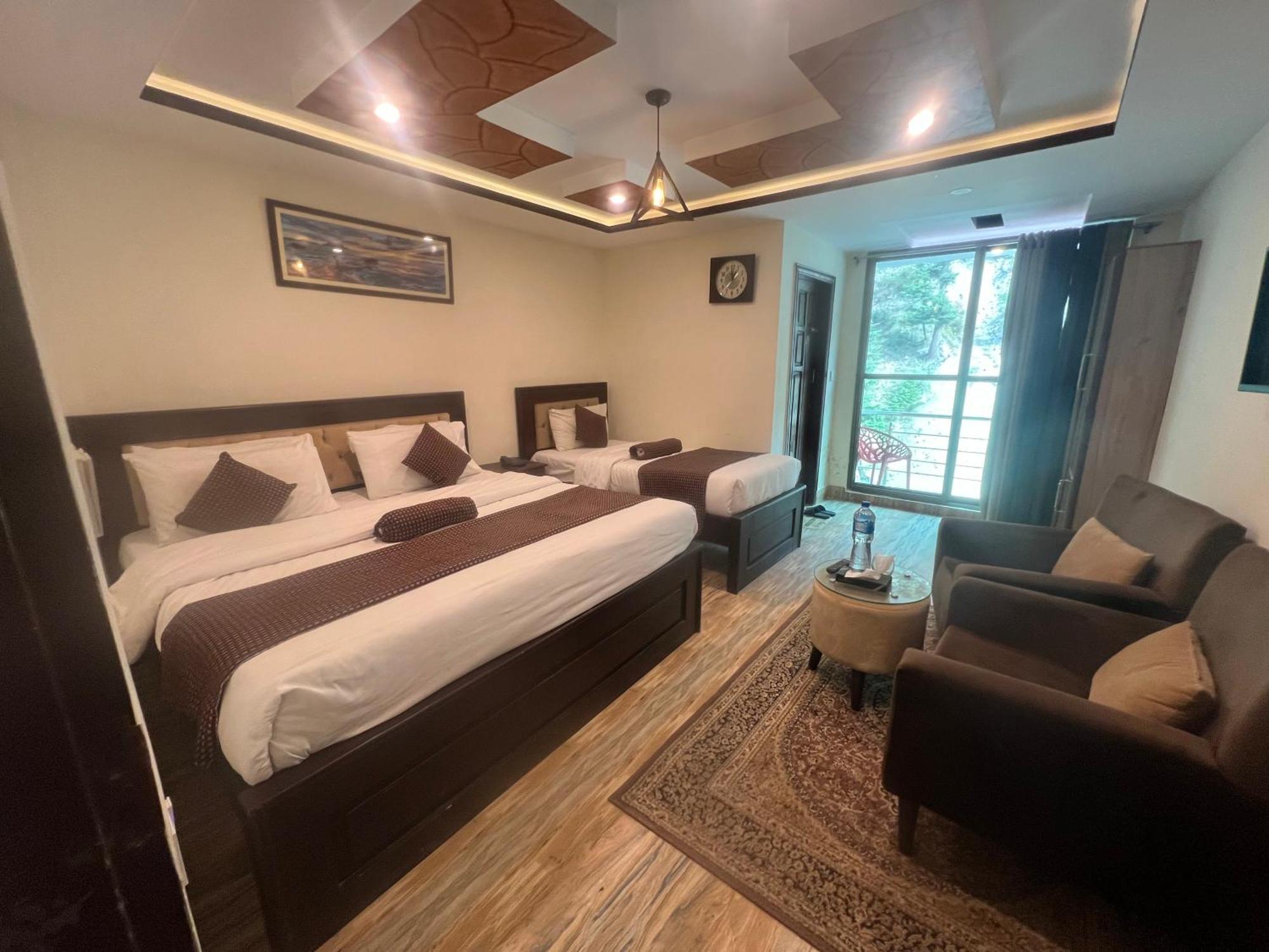 Hotel Birmingham Palace Kalam By Khan Familia Eksteriør billede